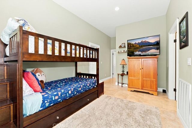649 Sutter, Lake Arrowhead, CA 92352