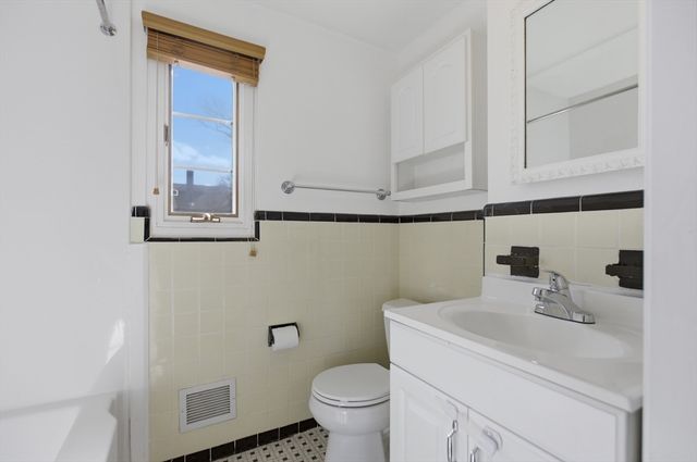 918 Belmont St 918, Watertown, MA 02472