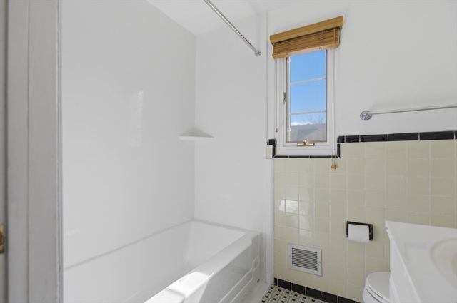 918 Belmont St 918, Watertown, MA 02472