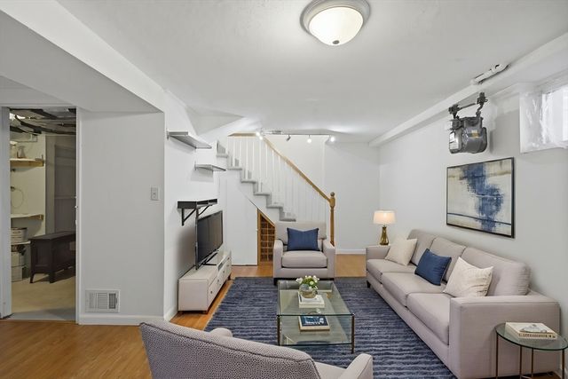 918 Belmont St 918, Watertown, MA 02472