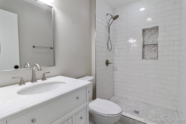 8418 N 117th East East Avenue, Owasso, OK 74055