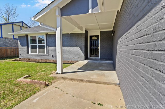 8418 N 117th East East Avenue, Owasso, OK 74055