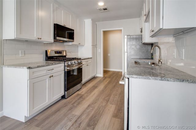 8418 N 117th East East Avenue, Owasso, OK 74055