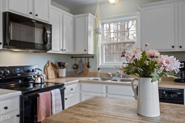 1041 Parkers Ridge Drive, Fuquay Varina, NC 27526