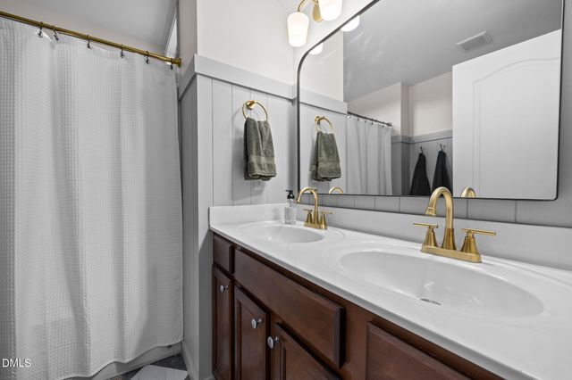 1041 Parkers Ridge Drive, Fuquay Varina, NC 27526