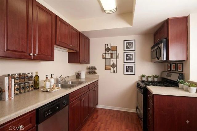 5545 Canoga Avenue 213, Woodland Hills, CA 91367
