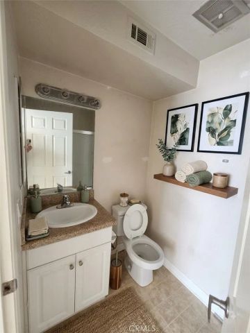 5545 Canoga Avenue 213, Woodland Hills, CA 91367