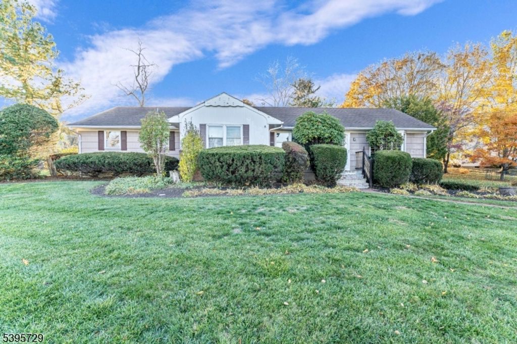 12 Forest Hill Dr, Readington Twp., NJ 08822