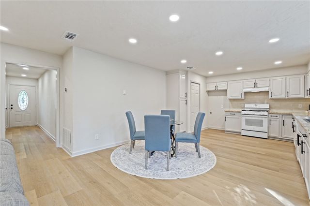 7716 Appomattox Drive, College Station, TX 77845