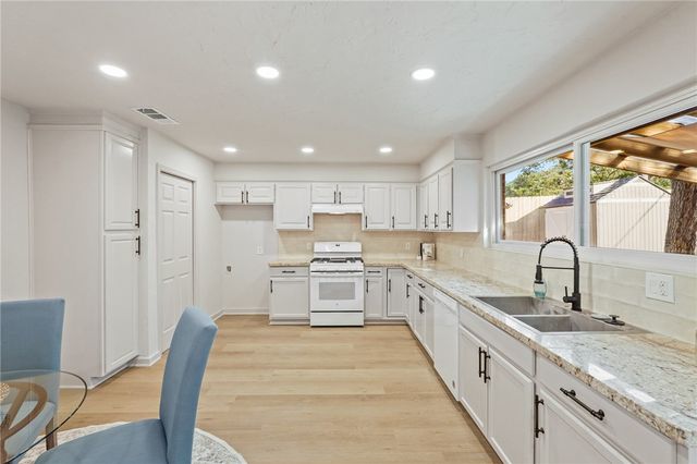 7716 Appomattox Drive, College Station, TX 77845