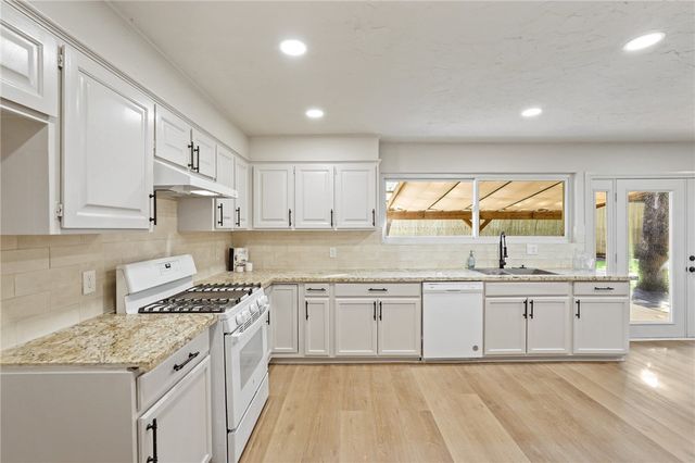 7716 Appomattox Drive, College Station, TX 77845