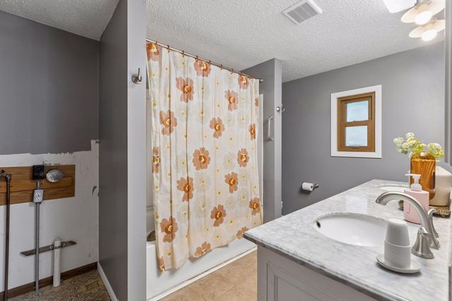 6631 Oakwood Street, Rockford, MN 55373