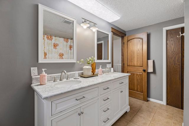6631 Oakwood Street, Rockford, MN 55373