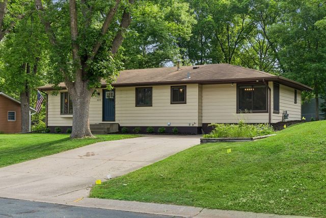6631 Oakwood Street, Rockford, MN 55373