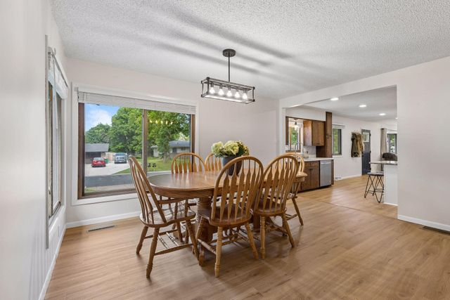 6631 Oakwood Street, Rockford, MN 55373