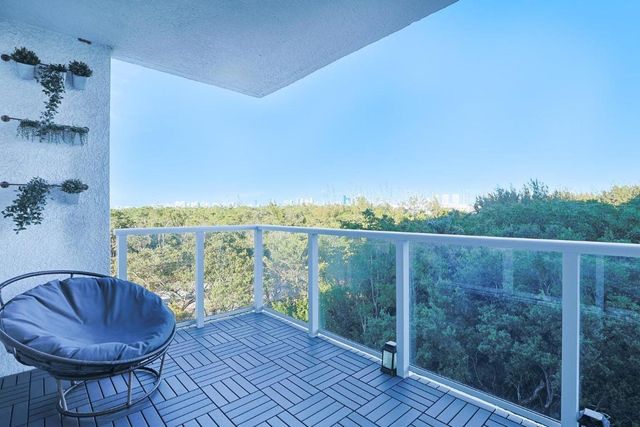 15051 Royal Oaks Lane 401, North Miami, FL 33181