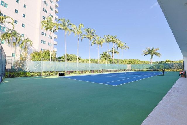 15051 Royal Oaks Lane 401, North Miami, FL 33181