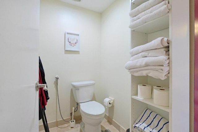 15051 Royal Oaks Lane 401, North Miami, FL 33181