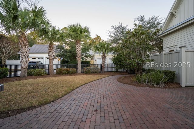 8 Crossbow Rd, Bluffton, SC 29910