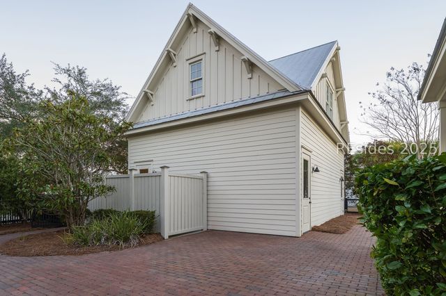 8 Crossbow Rd, Bluffton, SC 29910