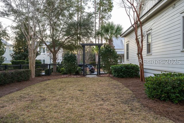 8 Crossbow Rd, Bluffton, SC 29910