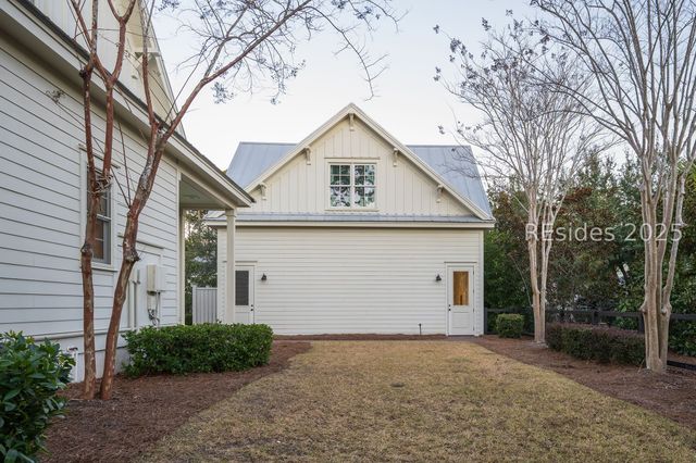 8 Crossbow Rd, Bluffton, SC 29910