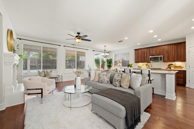 5960 Park Village St, Sacramento, CA 95822