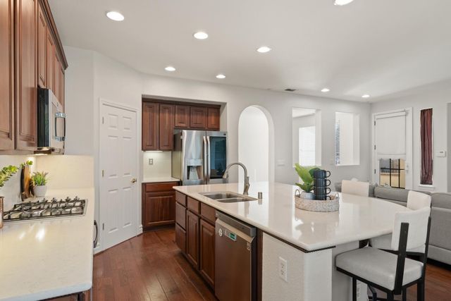 5960 Park Village St, Sacramento, CA 95822