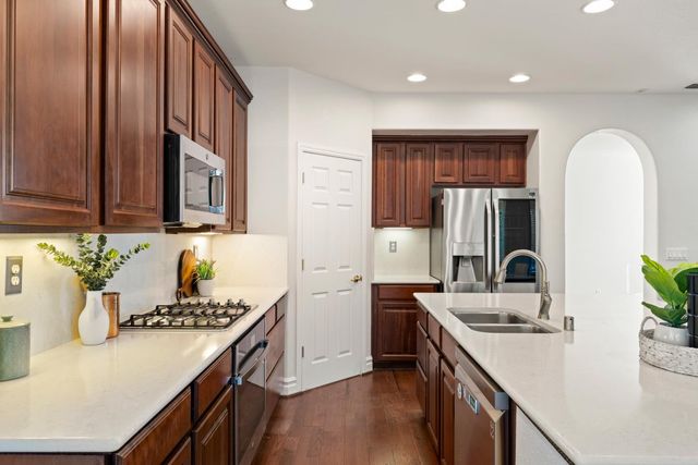 5960 Park Village St, Sacramento, CA 95822