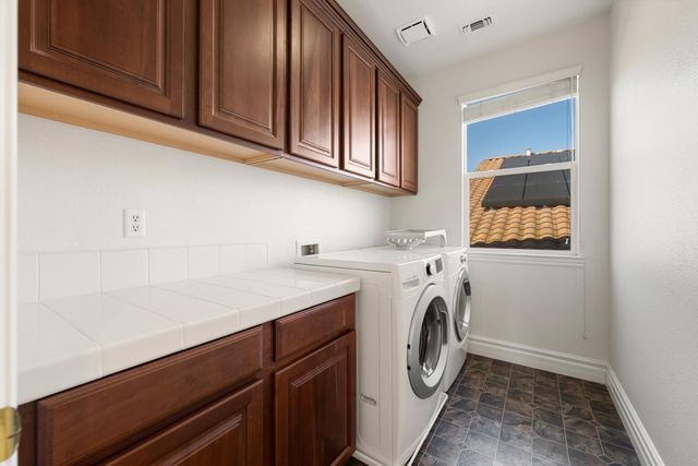 5960 Park Village St, Sacramento, CA 95822