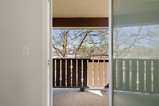 5960 Park Village St, Sacramento, CA 95822