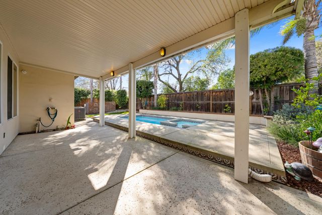 5960 Park Village St, Sacramento, CA 95822