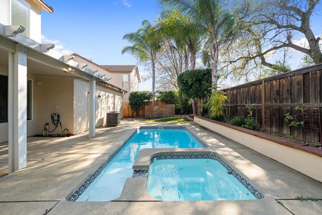 5960 Park Village St, Sacramento, CA 95822