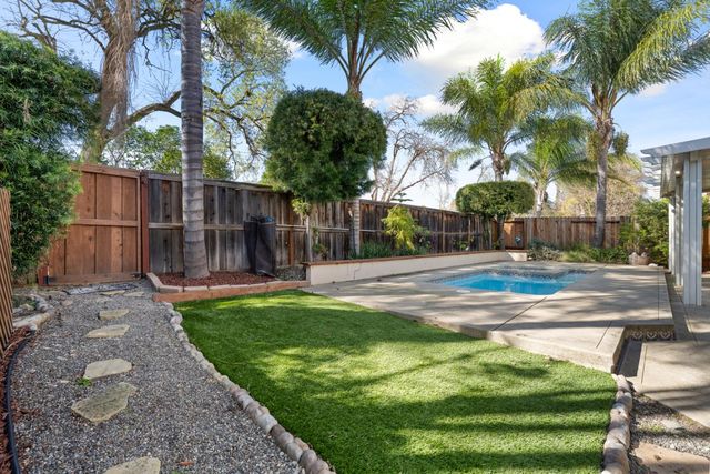 5960 Park Village St, Sacramento, CA 95822