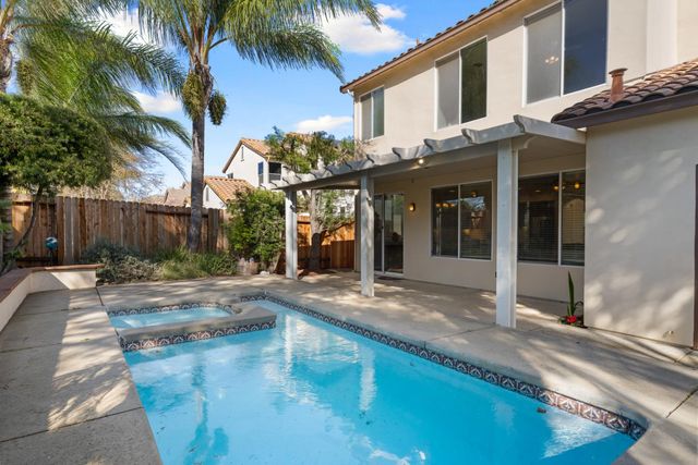 5960 Park Village St, Sacramento, CA 95822