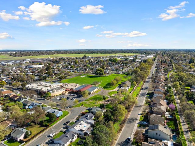 5960 Park Village St, Sacramento, CA 95822