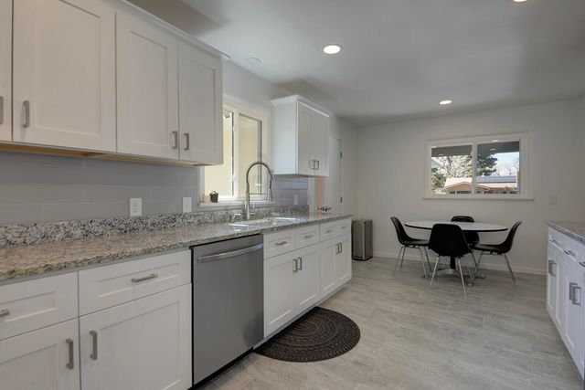 324 Chula Vista Place NE, Albuquerque, NM 87108