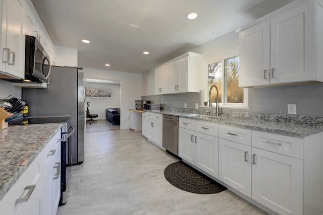 324 Chula Vista Place NE, Albuquerque, NM 87108