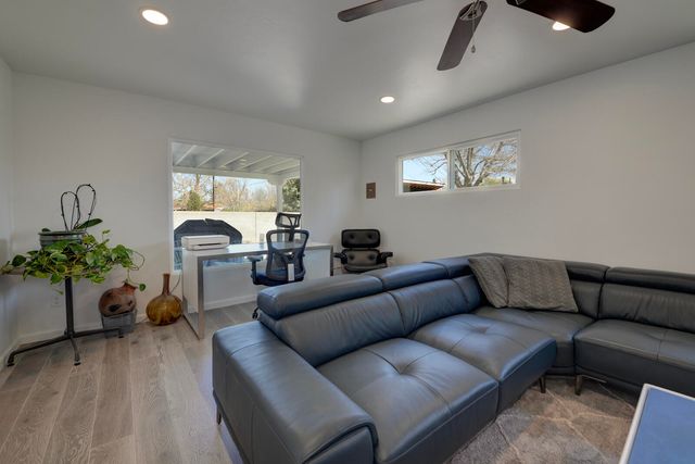 324 Chula Vista Place NE, Albuquerque, NM 87108