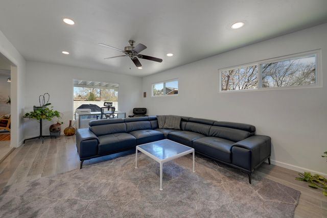 324 Chula Vista Place NE, Albuquerque, NM 87108