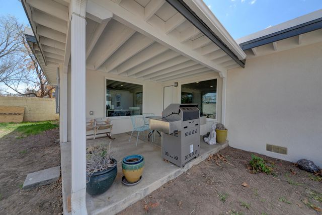 324 Chula Vista Place NE, Albuquerque, NM 87108