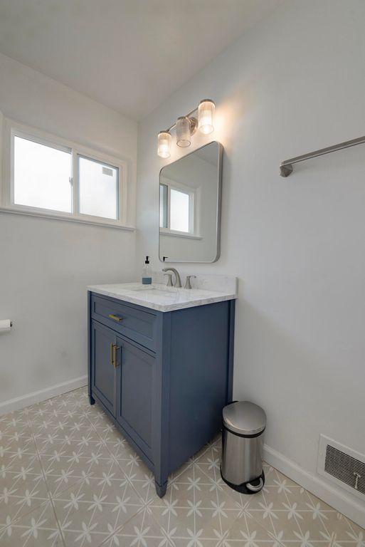 Image 29 of property listing at 324 Chula Vista Place NE, Albuquerque, NM 87108