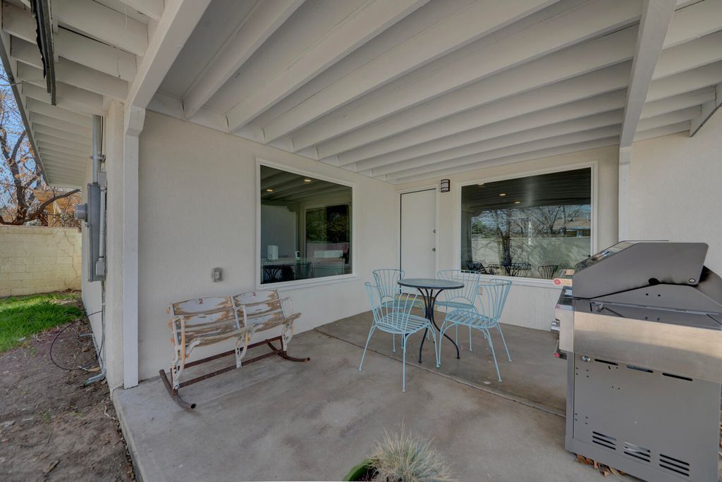 Image 41 of property listing at 324 Chula Vista Place NE, Albuquerque, NM 87108