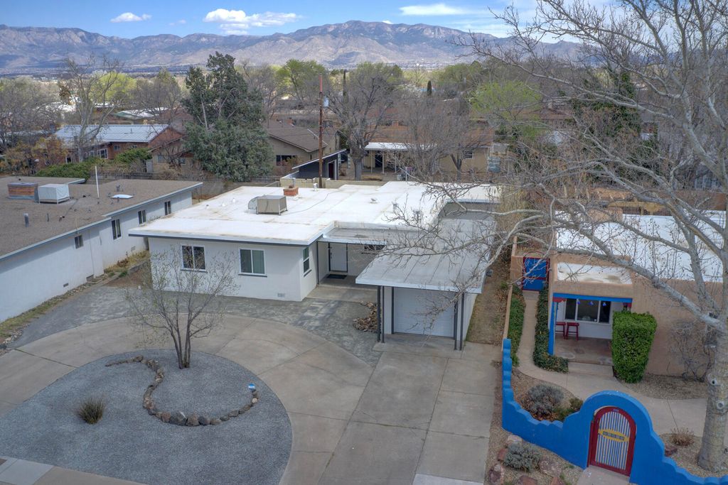 Image 42 of property listing at 324 Chula Vista Place NE, Albuquerque, NM 87108