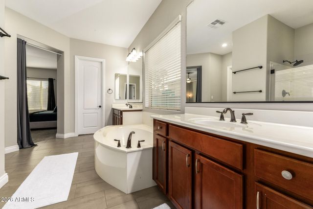 2997 E WILDHORSE Drive, Gilbert, AZ 85297