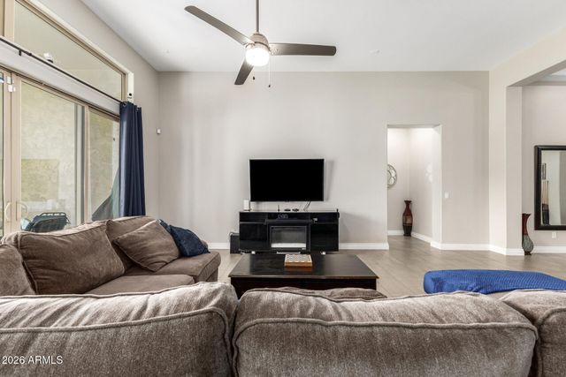 2997 E WILDHORSE Drive, Gilbert, AZ 85297