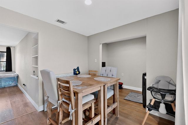 1725 Emerald Street, Grand Prairie, TX 75051