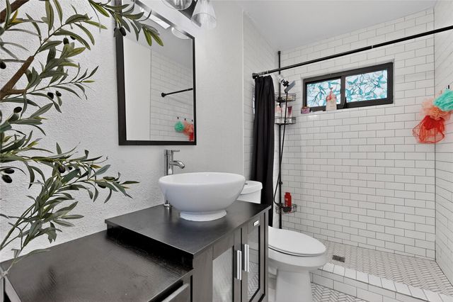 1725 Emerald Street, Grand Prairie, TX 75051