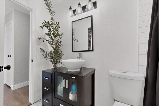 1725 Emerald Street, Grand Prairie, TX 75051