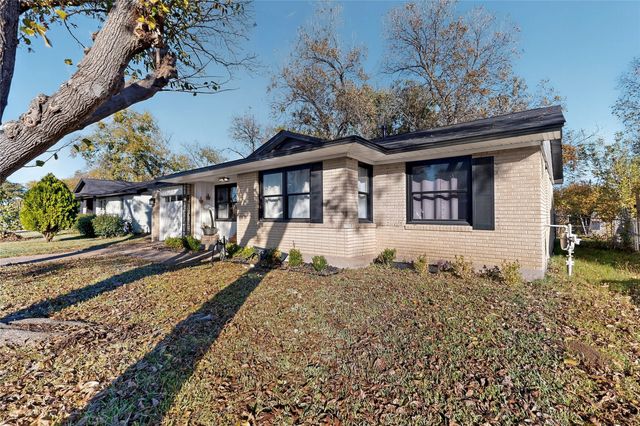 1725 Emerald Street, Grand Prairie, TX 75051